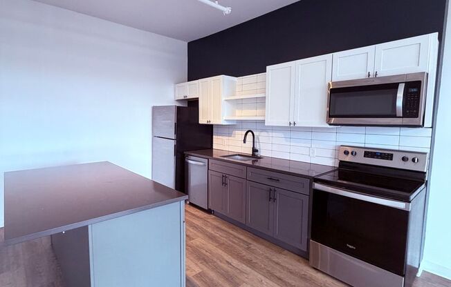 1 bed, 1 bath, 635 sqft, $2,150, Unit Unit 604