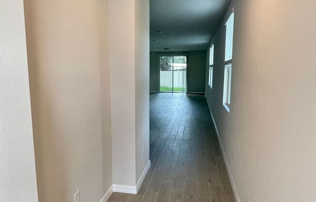 Available NOW! VERY well maintained 4/2 in Monroe Meadows / Wesley Chapel!