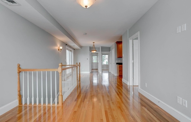 168 W 9 ST