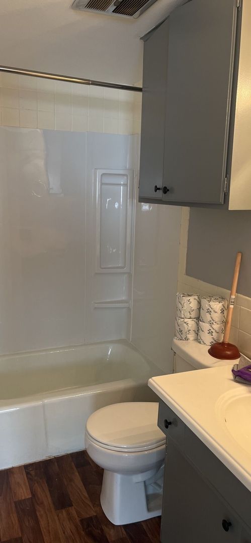 2 beds, 2 baths, 1,055 sqft, $935, Unit 30-206
