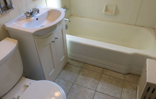 1 bed, 1 bath, 600 sqft, $1,139, Unit 5631 Rippey St. #A3