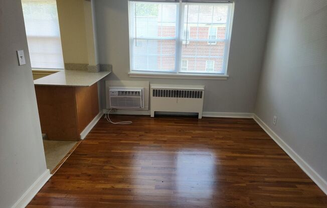 2 beds, 1 bath, 897 sqft, $2,335, Unit A-16