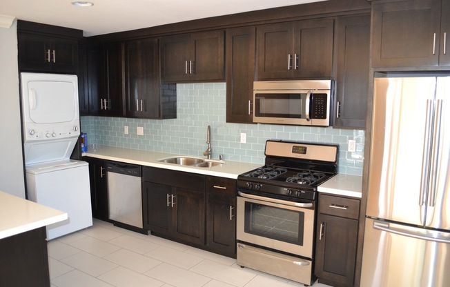 2 beds, 1 bath, $2,695, Unit 4521 Wilson Avenue