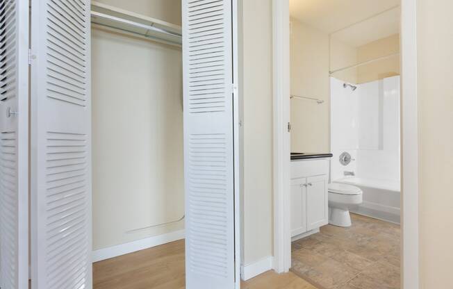 edgewood floor plan closet and bathroom at Avenue Two Apartments, Redwood City