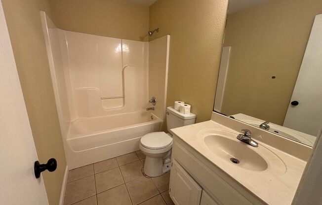 3 beds, 2 baths, $1,500, Unit 1622 Tolleson Loop Apt A