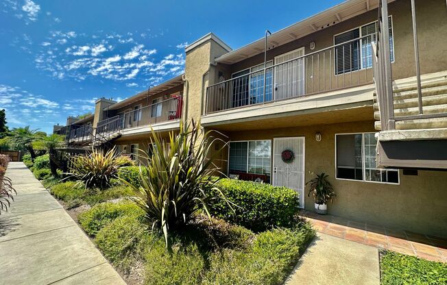 Bright 2nd floor Condo in Rolando near SDSU!!!