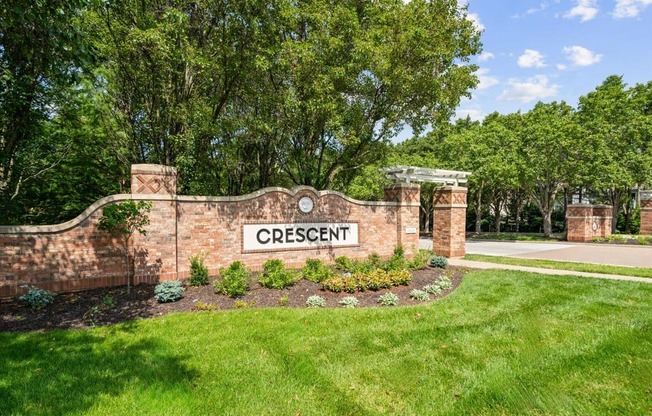 Property Signage at Crescent Apartment Homes, Kansas