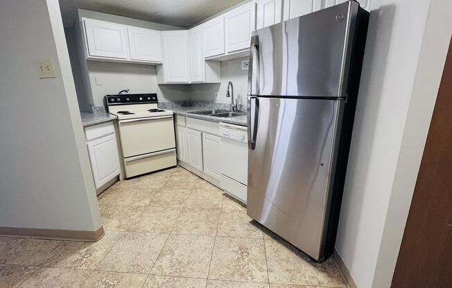2 beds, 1 bath, 710 sqft, $1,250, Unit # 204