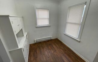 1 bed, 1 bath, $650, Unit A