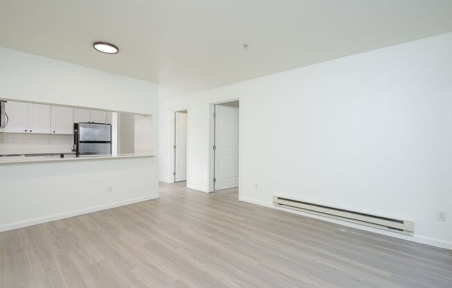 2 beds, 2 baths, 815 sqft, $2,350, Unit 2-101