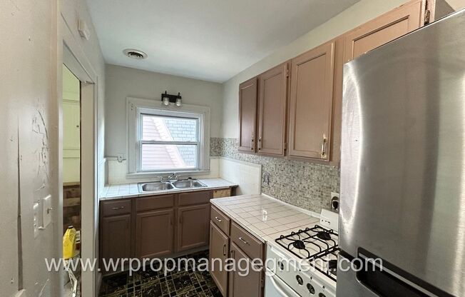 1 bed, 1 bath, 750 sqft, $749