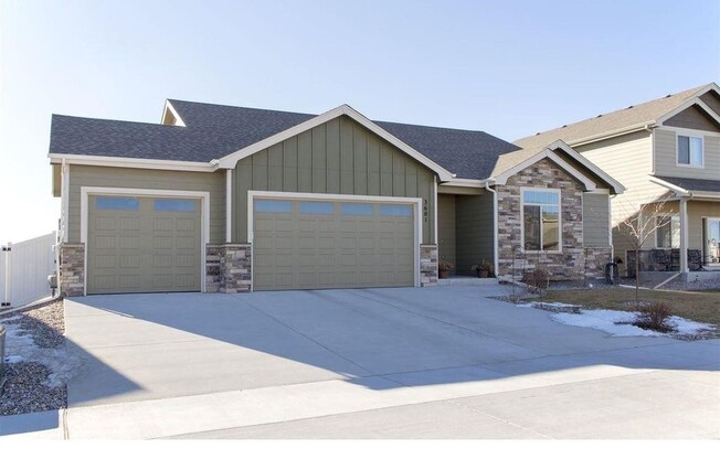Elegant 3 Bedroom 2.5 Bathroom Home