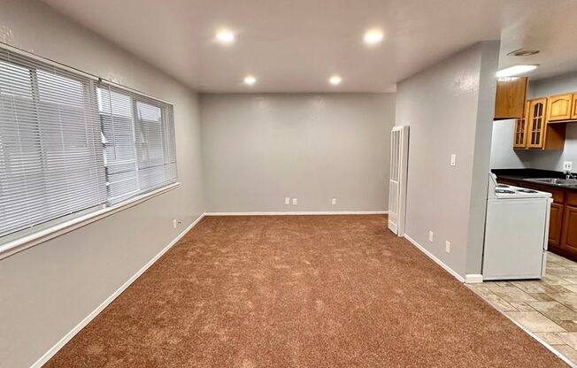 1 bed, 1 bath, 600 sqft, $1,650, Unit T211