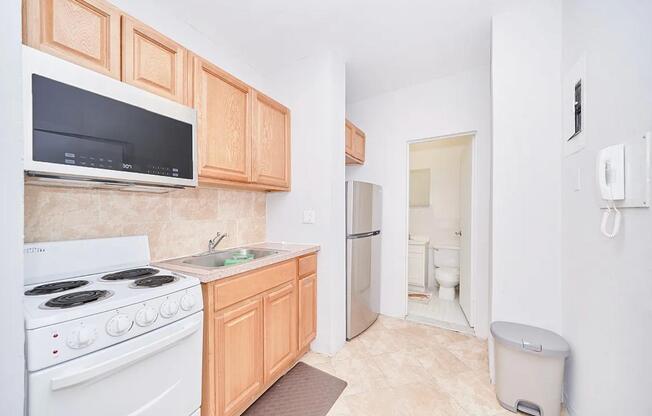 331 W 43 ST