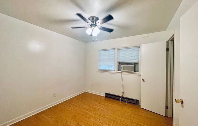 2 beds, 1 bath, $1,300, Unit #3