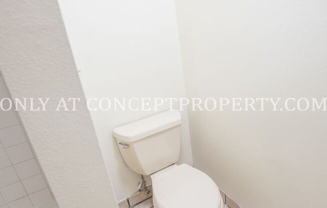2 beds, 1 bath, 880 sqft, $1,249, Unit 25