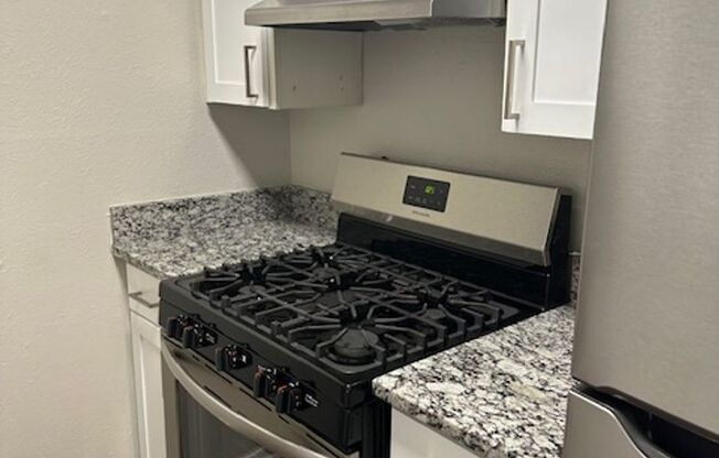 1 bed, 1 bath, 692 sqft, $1,135, Unit 20