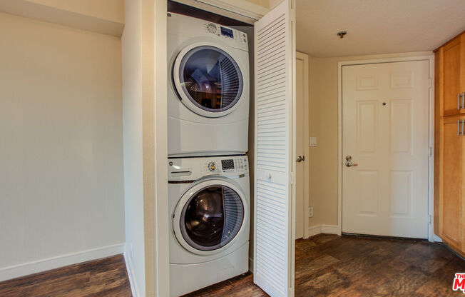 2 beds, 2 baths, 1,016 sqft, $4,021, Unit 256