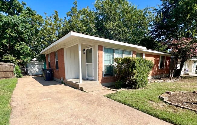 ADORABLE 3 bedroom 1.5 bath in Arlington!
