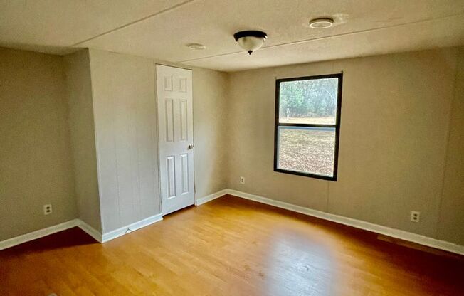 Adorable 2 bedroom 1 bath Mobile Home located it Dallas