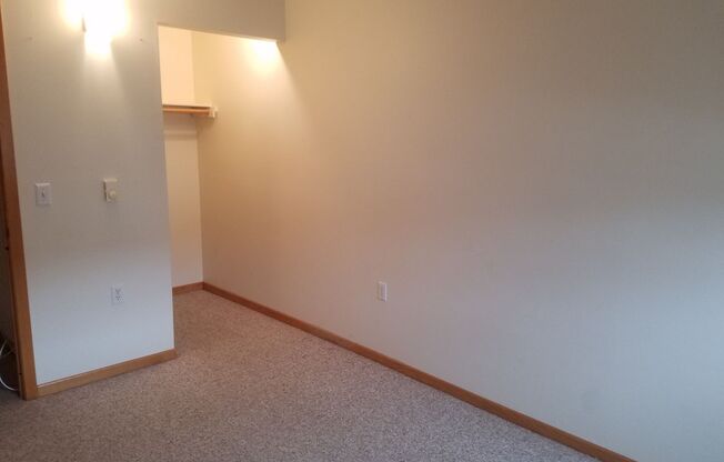 2 beds, 1 bath, $715