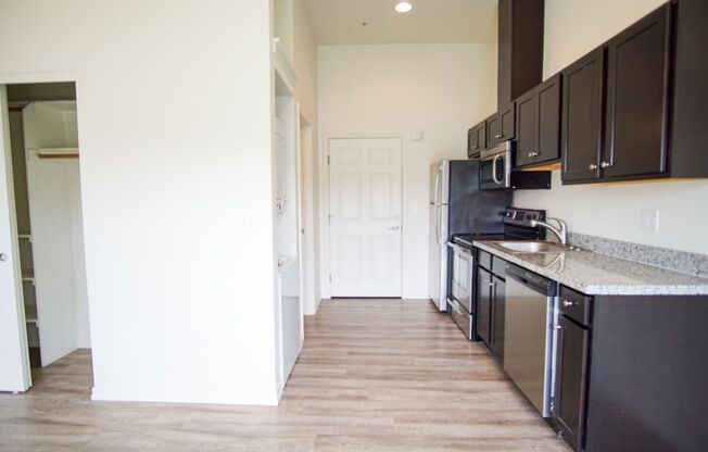 Studio, 1 bath, 460 sqft, $1,295, Unit 5625-302