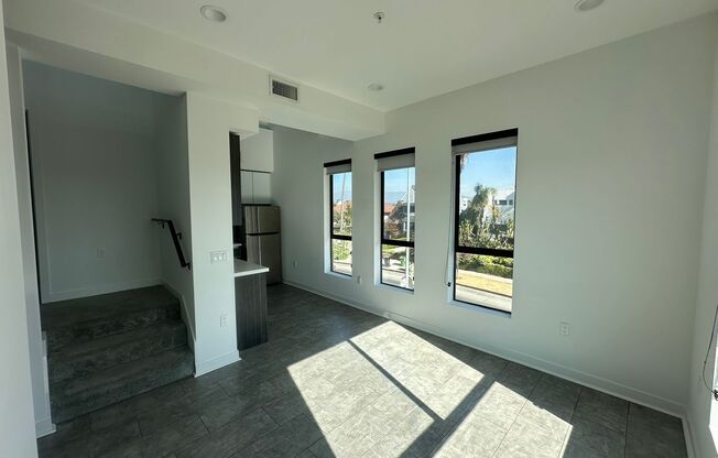 1 bed, 1.5 baths, 850 sqft, $2,800, Unit 01