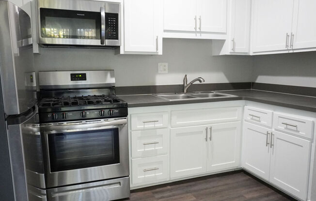 2 beds, 1 bath, 900 sqft, $3,832