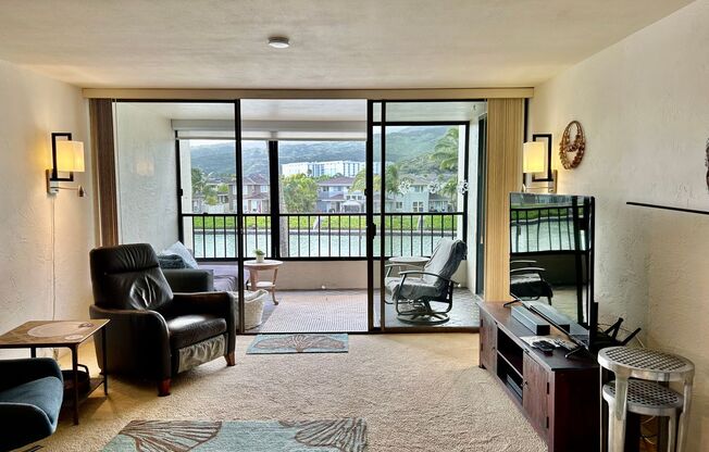 1 bed, 2 baths, $4,300