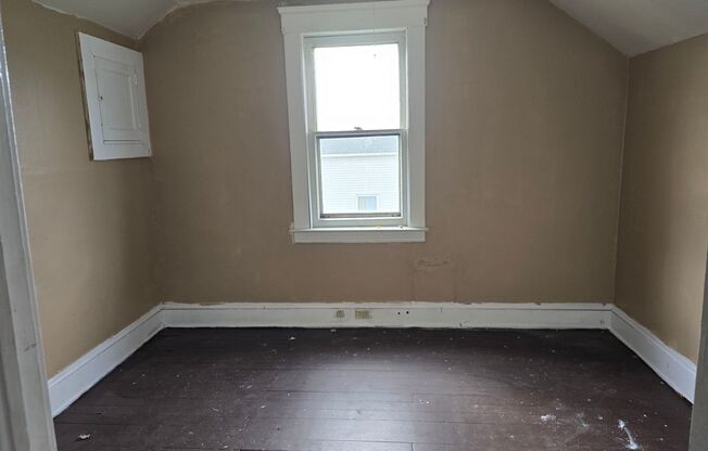 3 beds, 1 bath, $1,200