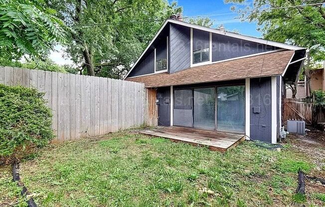 $1545 - 2 bed 2 bath - Duplex located in Riverside