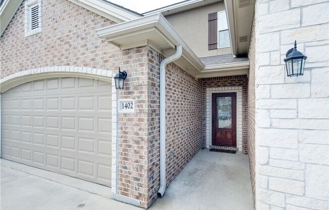 August 2025 Move In! Beautiful 3 Bed, 3.5 Bath Townhome!