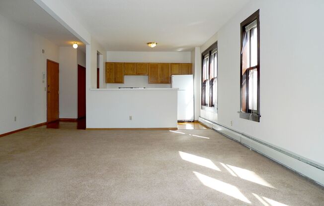 2 beds, 2 baths, 1,075 sqft, $1,395, Unit 12 - 21
