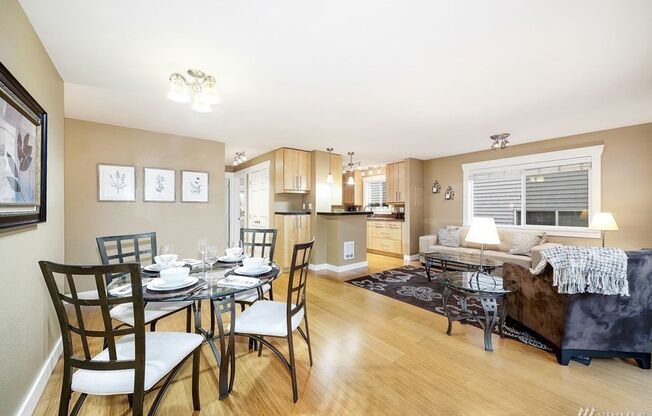 AVAILABLE AUGUST 1ST >> Beautiful Fully Remodeled 2BR/1BA Condo in Seattle!