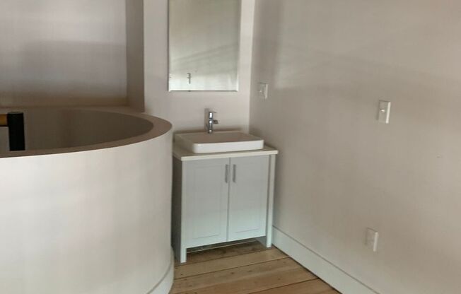 Studio, 1 bath, 1,042 sqft, $2,060, Unit 532