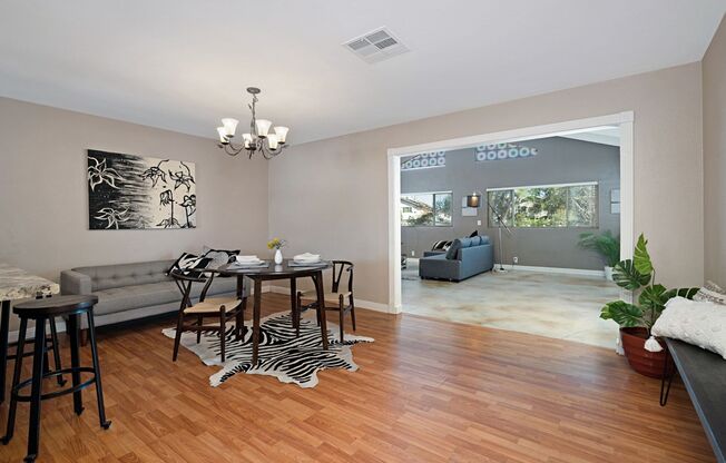 Beautiful 3BD 2BA House Sitting on Over 1/4 Acre of Land/Central A/C, R/V Parking/Walking Distance to Santee Lakes