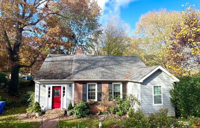 Adorable 2 Bedroom 2 Bath home in Enka Village