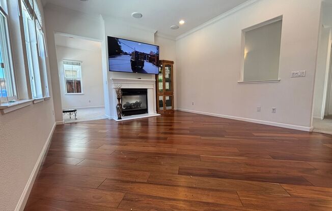 Gorgeous 4 Bed, 3 Bath in Brentwood