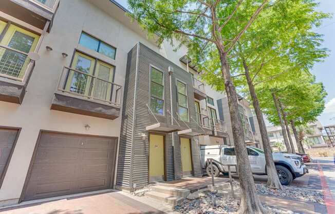 Garages Available at Vue Live Oak, Dallas