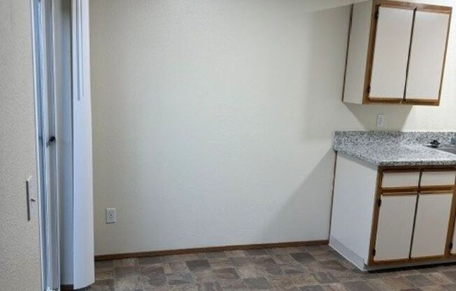 2 beds, 1 bath, 756 sqft, $1,295, Unit CNV 96