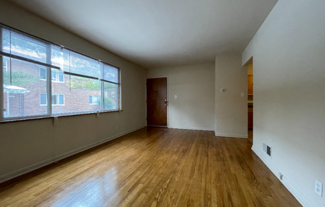 1500 KING AVE