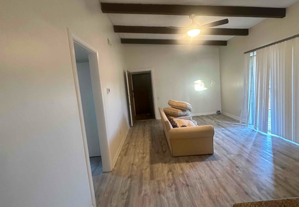 2 beds, 1 bath, $2,700