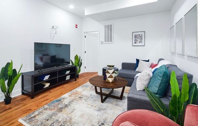2 beds, 2 baths, 1,025 sqft, $1,425, Unit Unit 2