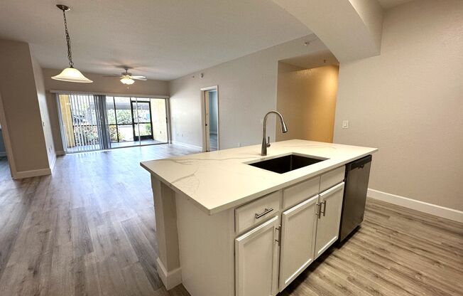 3 beds, 2 baths, $2,495, Unit #711