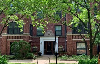 1301 W CORNELIA AVE