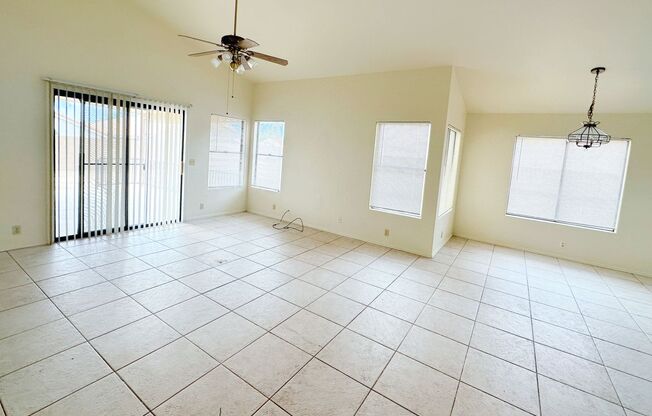 Spacious 3 Bed, 2 Bath Home in Peoria - Your Perfect Home Awaits!