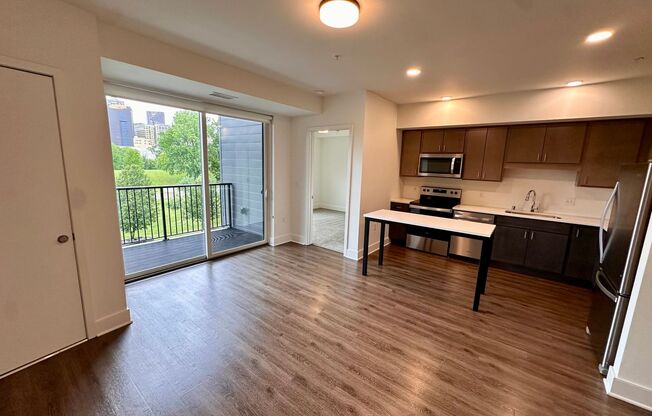 1 bed, 1 bath, 560 sqft, $1,675, Unit 310