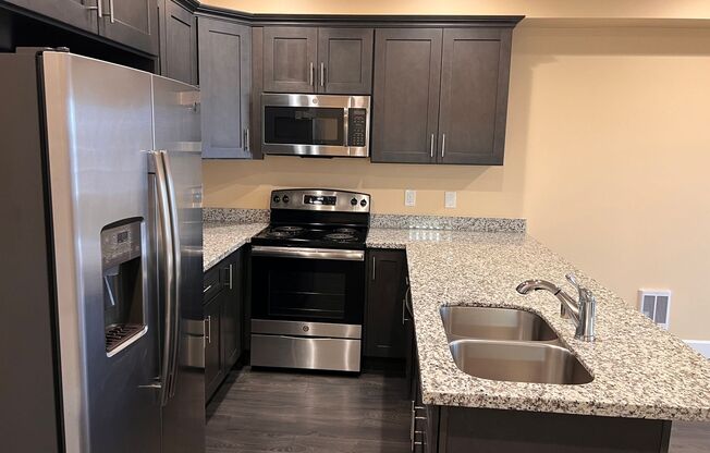 1 bed, 1 bath, 645 sqft, $1,595, Unit 211