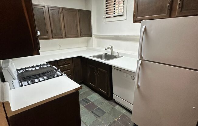 Studio, 1 bath, $1,150, Unit 3