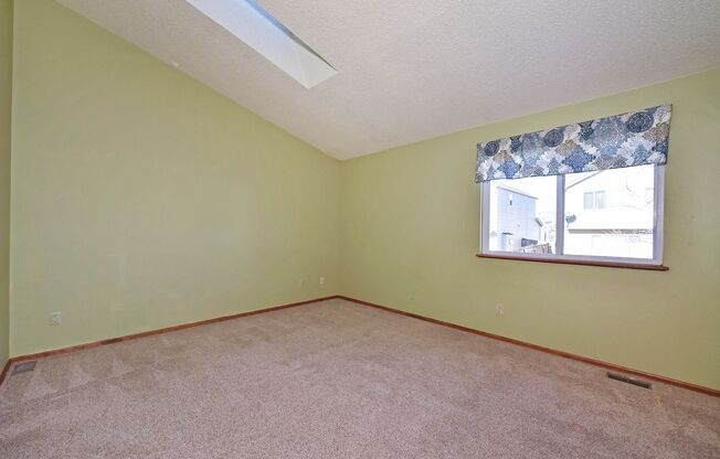 Updated 3bed 3bath home in D20 Schools!